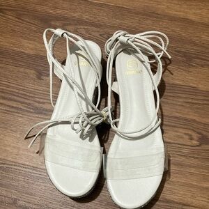 GIVANA Rhinestone Platform Sandal Women’s Size 40 NWT